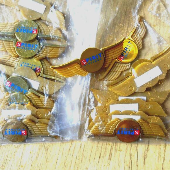 VTG pilot wings Spirit Airlines stewardess Junior Pilot Kiddie Wings Lot Of 18 - Picture 2 of 6